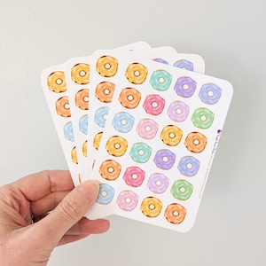 Petites feuilles d'autocollants arc-en-ciel pour beignets | Stickers desserts colorés pour agendas et cadeaux | 4 feuilles, 3,5 x 5 po. | Mat, brillant ou amovible