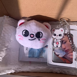 Caja de regalo de Stray Kids Bias de Hyunjin con juguete de Jiniret SKZOO / Regalo de Hyunjin / Regalos de Kpop / Muñeca de Straykids / Portatarjetas fotográficas / Carpeta de tarjetas fotográficas
