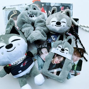 Coffret cadeau Wolf Chan Skzoo | Coffret cadeau Bangchan | Paquet de cartes-photos | Porte-clés Straykids | Peluche Skzoo | Porte-cartes photo | Reliure pour cartes photo