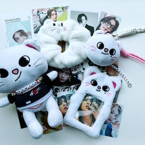 Hyunjin Stray Kids Bias Geschenkbox mit Jiniret SKZOO Spielzeug | Hyunjin Geschenk | Kpop Geschenke | Straykids Puppe | Fotokartenhalter | Fotokarton Sammelmappe