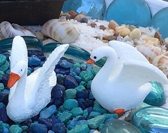 Nouveau! Cygnes blancs, Animaux de compagnie fées, Animaux de ferme, Maison de poupée, Animaux miniatures, Cygne de jardin de fées, Animaux de fées, Beau cygne, Cygnes élégants