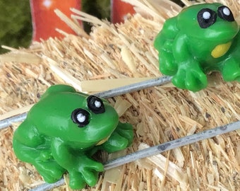 Petite grenouille verte, grenouille verte miniature, animal de compagnie fée, maison de poupée, animal de compagnie de jardin fée, grenouille verte, vert, mignon, adorable, projet d’artisanat, bricolage