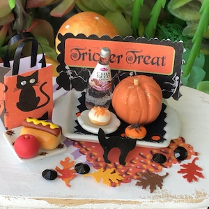 Halloween Feenkatze Süßes oder Saures, Feengarten, Miniatur, Halloween, Keramikteller, Orange, Hotdog, Fairy Halloween DIYPuppenhaus