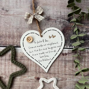 Cadeau pour une nouvelle maison, chance qui a fait de nous des voisins Meilleur ami Déménagement Plaque cadeau à suspendre Souvenir en forme de coeur Citation faite main Plaque signalétique Propriétaires