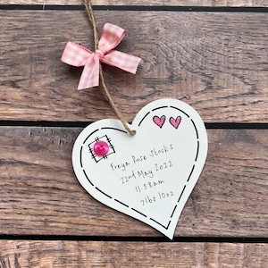 Nouveau cadeau bébé personnalisé plaque signe cadeau fille fait main anniversaire coeur en bois suspendu souvenir naissance baby shower date de naissance nom poids