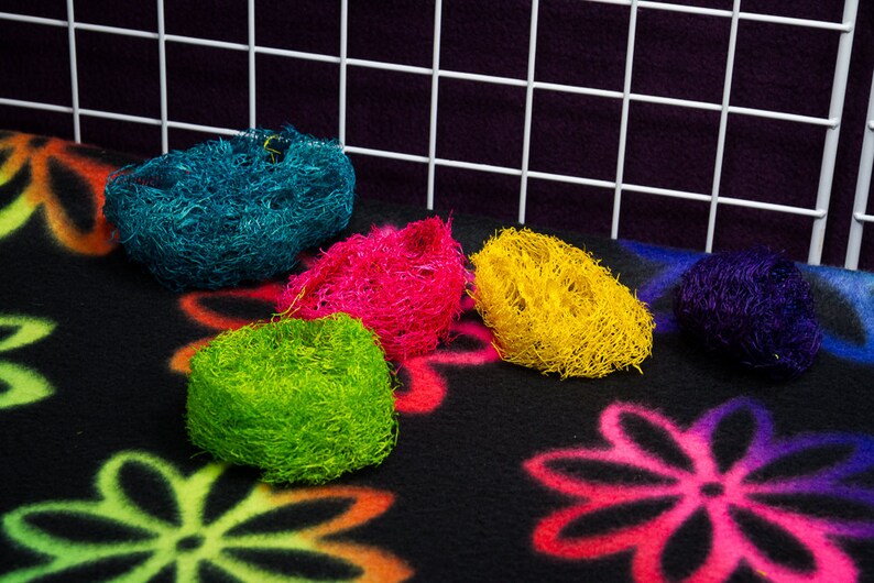 Colored Loofah Slices Guinea Pig Hamster Bunny Rabbit Chinchilla Toy Loofa Chew Toy for Small Animals