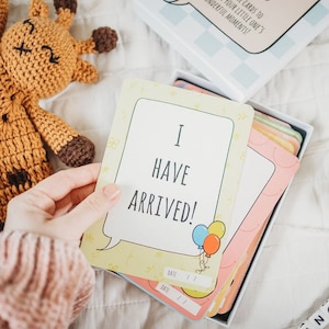 Coffret cadeau de cartes mémoire pour bébé * lot *, cadeau boîte aux lettres pour nouveau-né, comprend 60 cartes jalons pour bébé. Cadeau de naissance unisexe pour les nouveaux parents