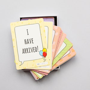 Nouveau coffret cadeau de carte d'étape pour bébé - Comprend des cartes d'étape pour bébé et des feuilles d'autocollants unisexes pour bébé dans une boîte cadeau, cadeau de naissance pour nouveau-né