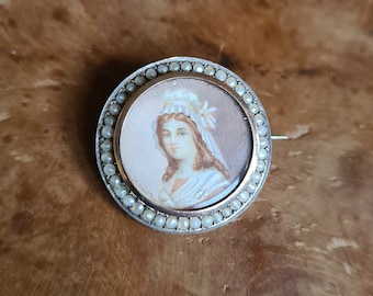 Broche redondo XIX en vermeil rodeado de finas perlas y miniatura de una dama