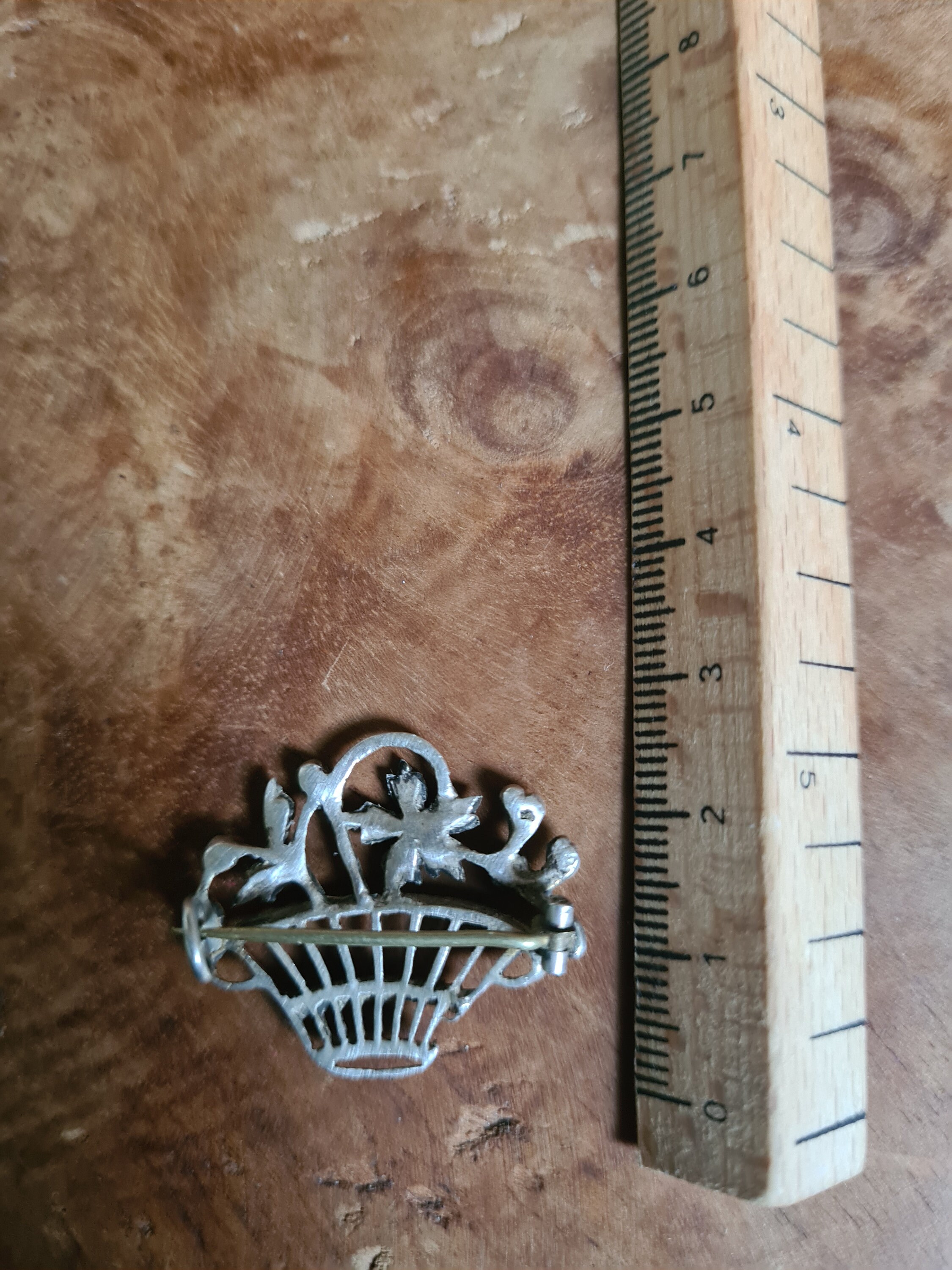 Broche ancienne Art Nouveau en or jaune, motif floral et feu