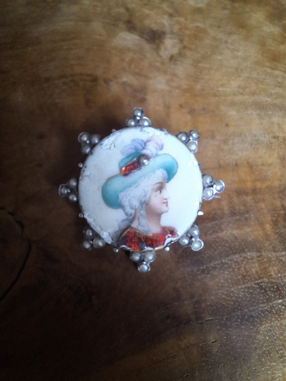 JOLIE PETITE BROCHE ANCIENNE FLEUR de LYS