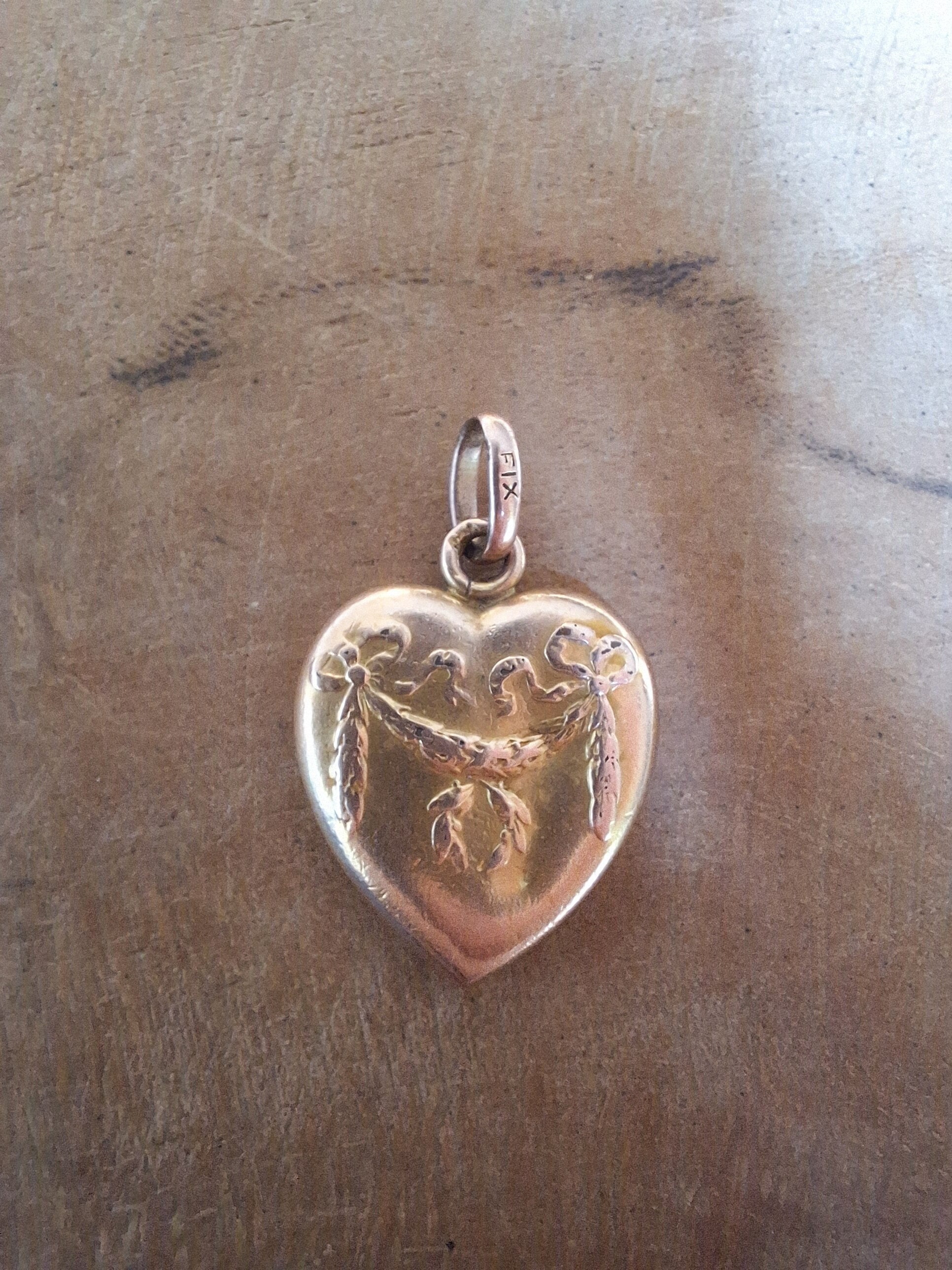 Fix gold pendant - Etsy 日本