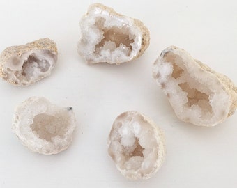 Clear Quartz Geode. Luxury Crystals. Healing Crystal. Quartz Druzy