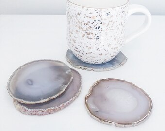 Agate Coaster in Light Grey / Natural. Drink Coasters. Agate Slice. Coffee Table Decor. Crystal Coasters. Boho Homeware. Agate Homeware.