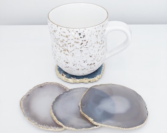 Agate Coaster in Light Grey/ Natural with Gold Edge. Geode Coasters. Coaster Set. Drink Coasters. Crystal Coasters. Boho Decor. Table Decor.