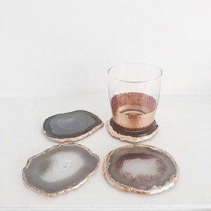 Agate Coaster in Light Grey /Natural with Rose Gold / Copper Edge. Drink Coasters. Agate Slice. Agate Home Decor. Crystal Coasters. Boho.