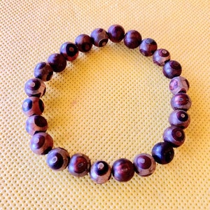 Tibetan Dzi Agate Bracelet, 8 mm round beads, Stretchy; 7-7.5&quot;