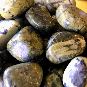 Serpentin, Trommelsteine, S M L XL, Reiki aufgeladen, Erd-Stern-Chakra Kristall, Erdung, Kundalini, Erdenergie, Neue Jade