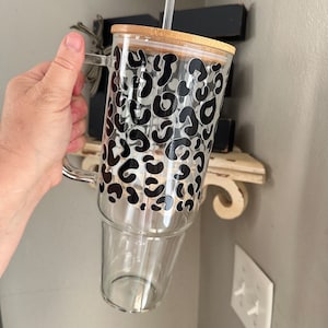 Gobelet en verre à imprimé guépard 40 oz avec poignée, couvercle en bambou