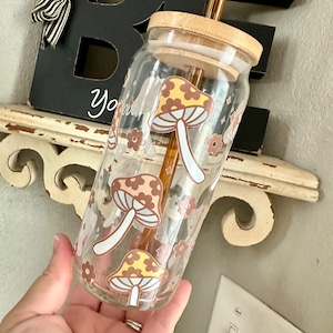 Mushroom and daisy Beer Can Coffee Glass, Retro Groovy Mushroom aesthetic Coffee Glass, Bamboo Lid, Iced Coffee Glass