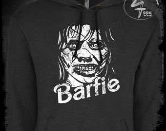 Barfie Exorzist Meme Shirt, Dämon Besessen Regan Liebe auf den ersten Schreck Retro Horrorfilm Fan Exorzismus rosa Puppe Parodie Halloween Shirt