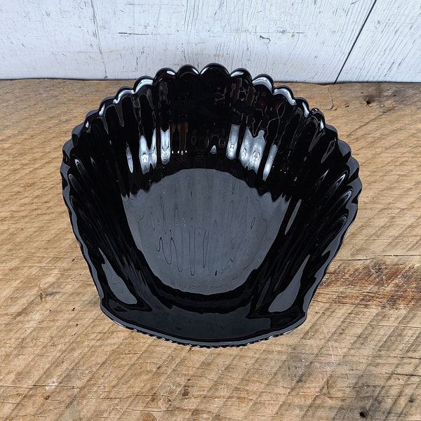 Vintage Arcoroc Shell Cereal Salad Bowl 6" French Black Milk Glass Coquillage Scalloped Nautical Theme Mid Century Retro Dinner Party France