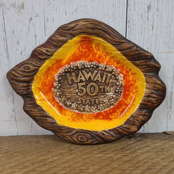 vintage Hawaii 50th State Ceramic Ashtray Glazed Tiki Tropical Ash Tray Island Trip Voyage Souvenir Vacances Cigarette Smoking Break Smoker