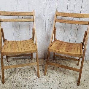 Vintage Set of 2 Wood Fold Up Chairs Mid Century Modern Wooden Folding Rustic Seating Retro Furniture Boho Chic Decor Prop Bohemian Natural