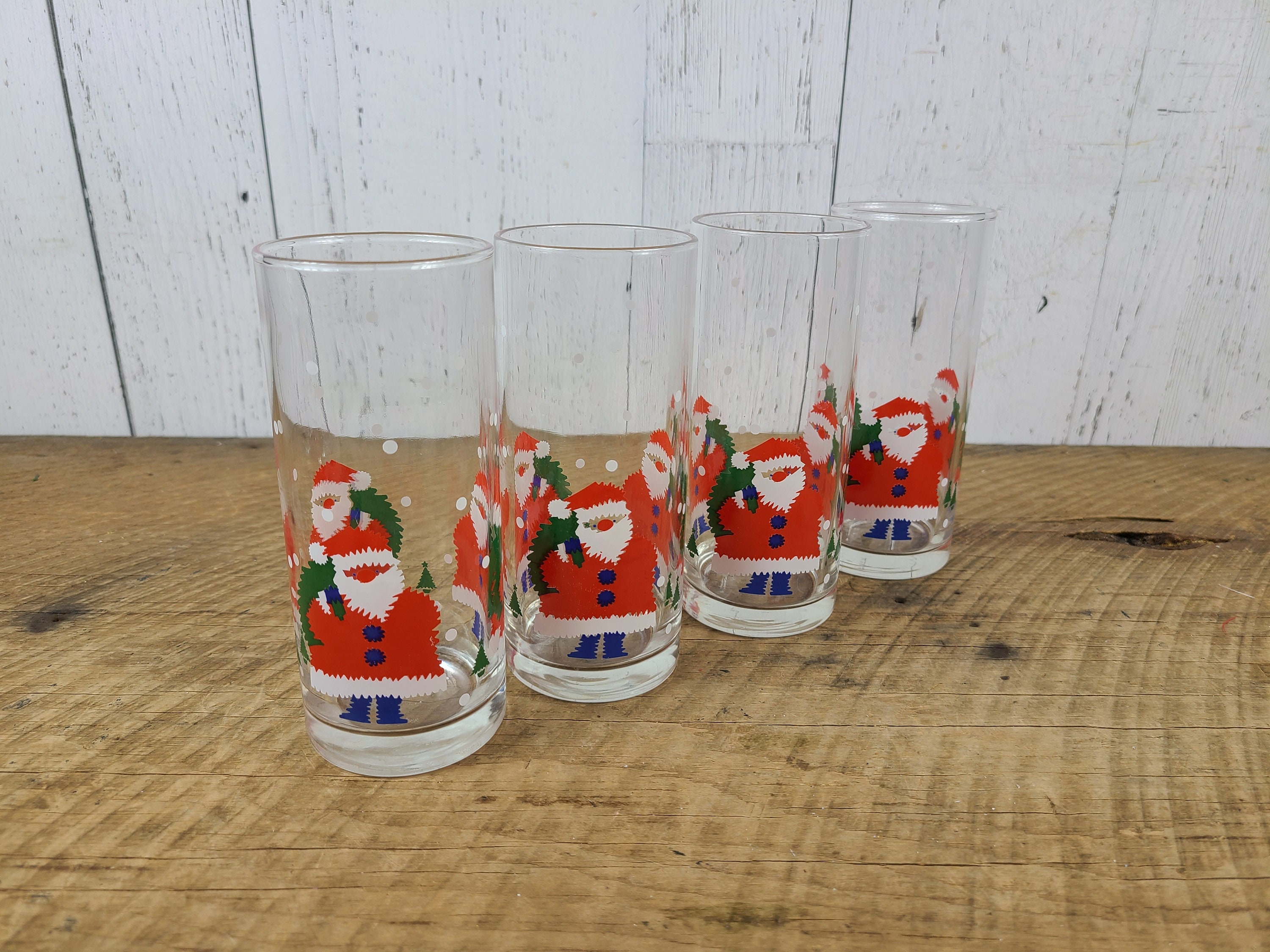 Vintage Set of 4 Christmas Drinking Glasses Tumblers Wreath Santa Claus