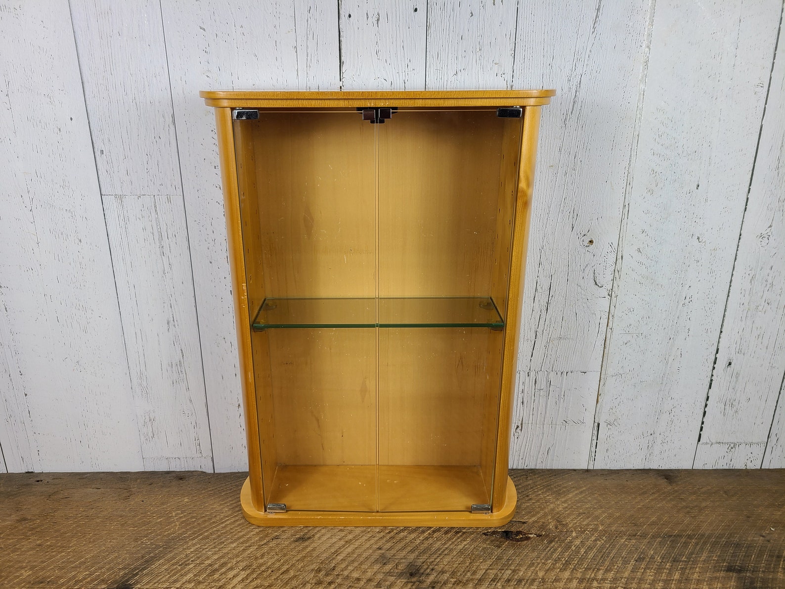 Vintage madera Curio gabinete con estante de vidrio y puertas | Etsy