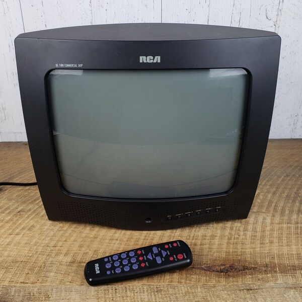 Vintage 13" RCA Portable Color TV w/ Remote Control Black Frame Television Works! 120V 60HZ Retro Gaming Gift for Gamer Movie Model E13209BC