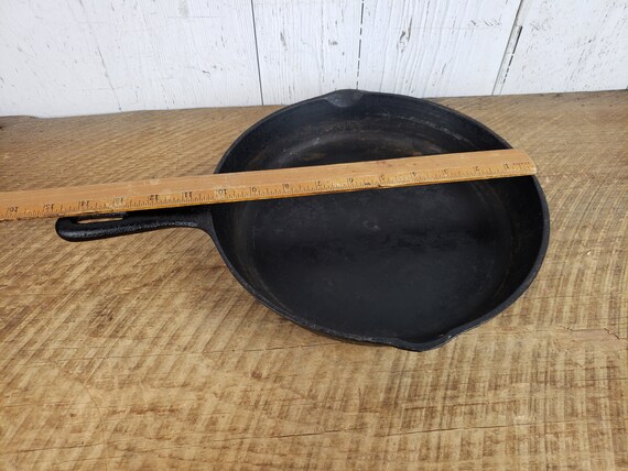 Vintage Cast Iron Skillet 10 Taiwan Pan Cookware Ovenproof
