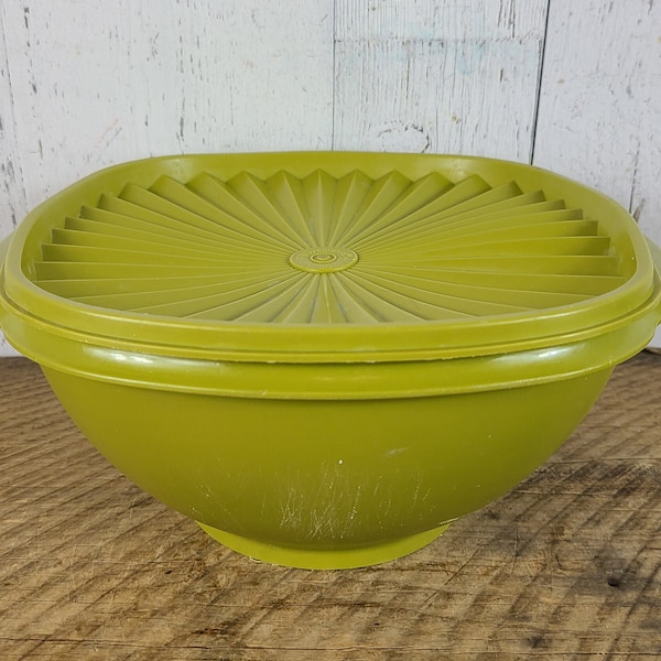 Vintage Tupperware 70s Green Servalier Bowl w/ Starbust Lid Food Storage Container Mod Retro Kitchen Camping Outdoor Picnic Bbq Work Lunch