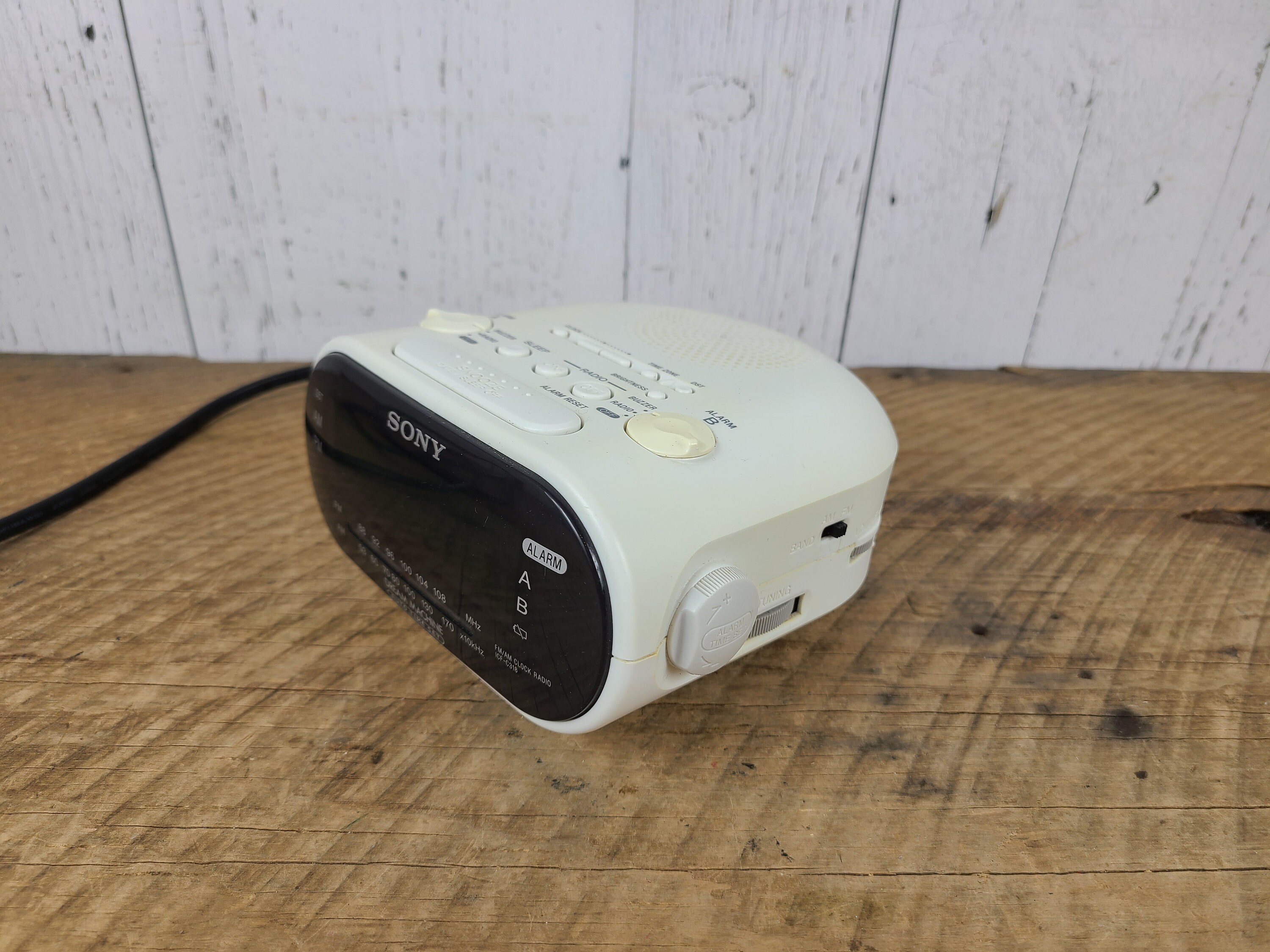 Vintage Sony Dream Machine Alarm Clock Radio Retro 90s White