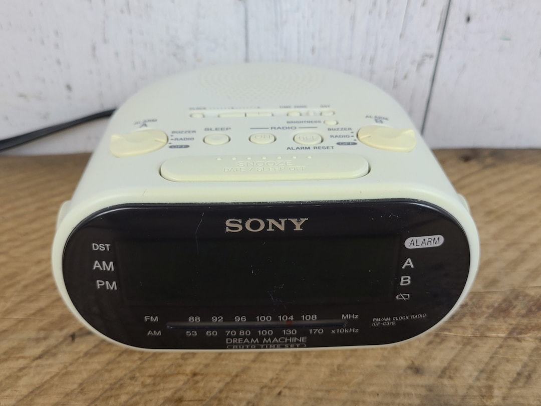 Vintage Sony Dream Machine Alarm Clock Radio Retro 90s White FM/AM