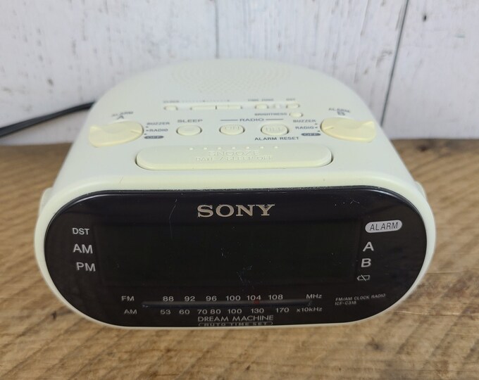Vintage Sony Dream Machine Alarm Clock Radio Retro 90s White FM/AM