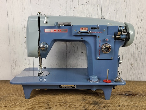 Vintage White Brand Sewing Machine W/ Foot Pedal Zigzag Stitcher Blue Model  762 Decorative Prop Decor Seamstress Gift Mid Century Modern -  Canada