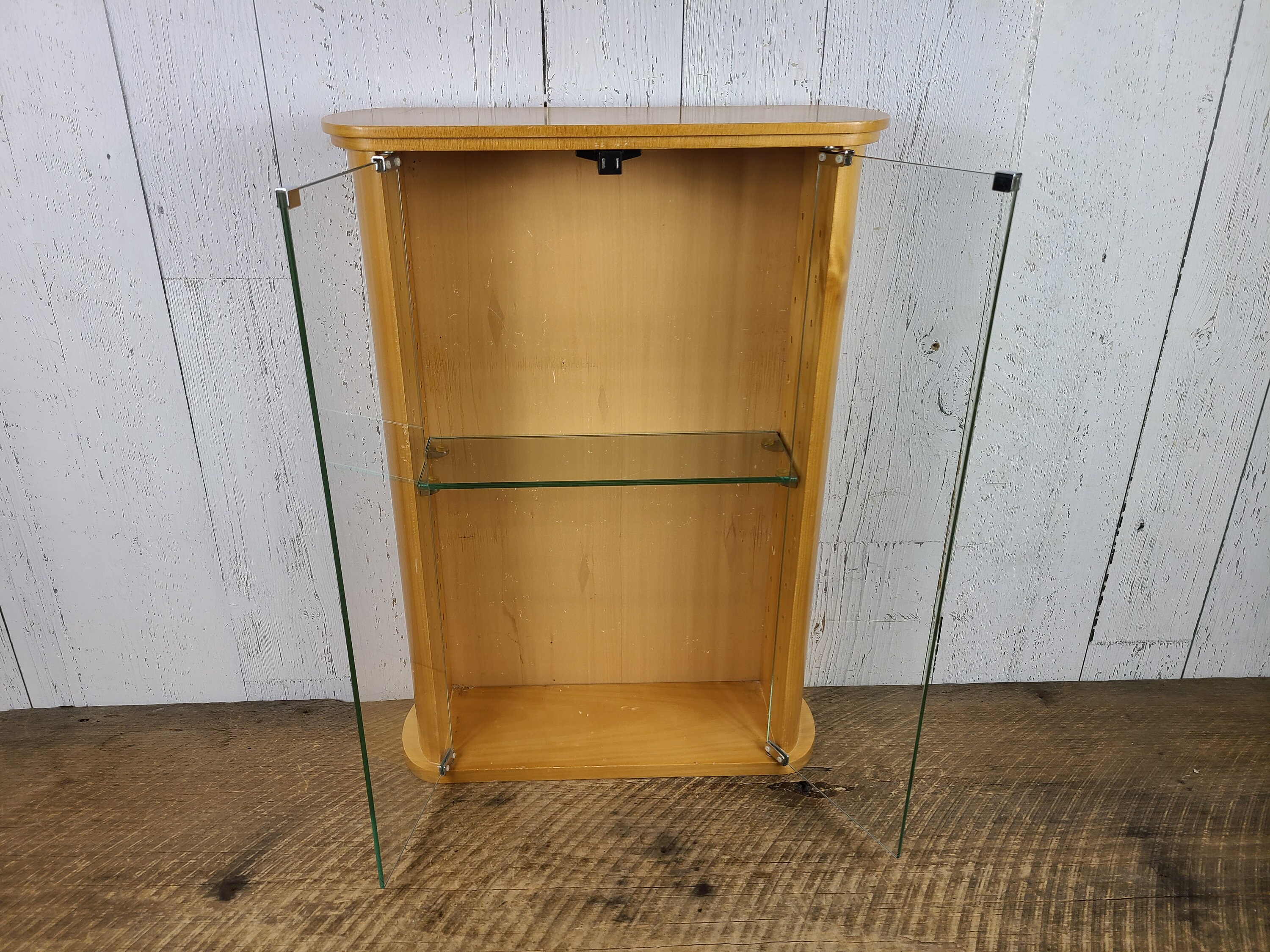 Vintage madera Curio gabinete con estante de vidrio y puertas | Etsy
