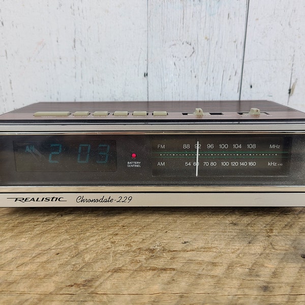 Vintage Realistic Chronodate-229 Electronic Digital Calendar Clock Radio Electric Alarm Wood Grain Panel AM/FM Modern Mid Century Decor