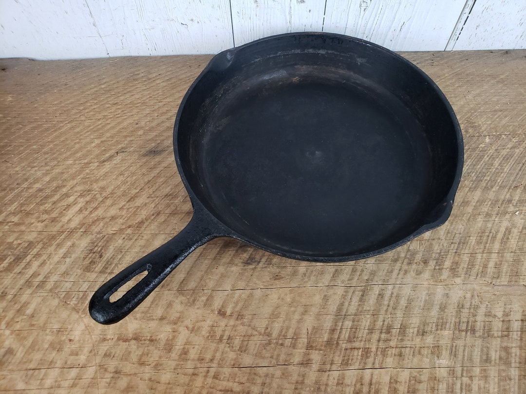 Vintage Cast Iron Skillet 10 Taiwan Pan Cookware Ovenproof Casserole