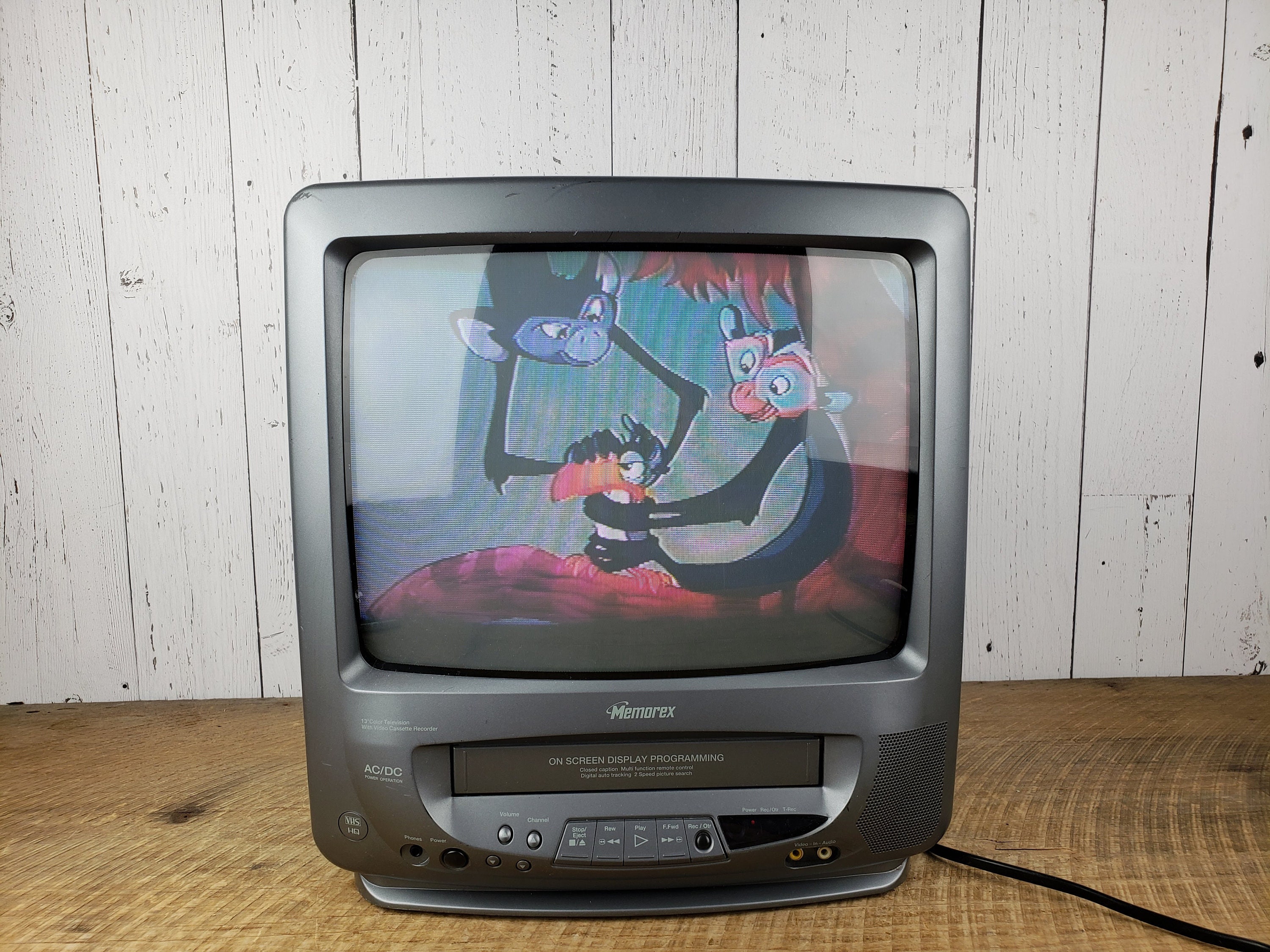 Tvwith dvd and vhs player with VHS tapes www.ugel01ep.gob.pe