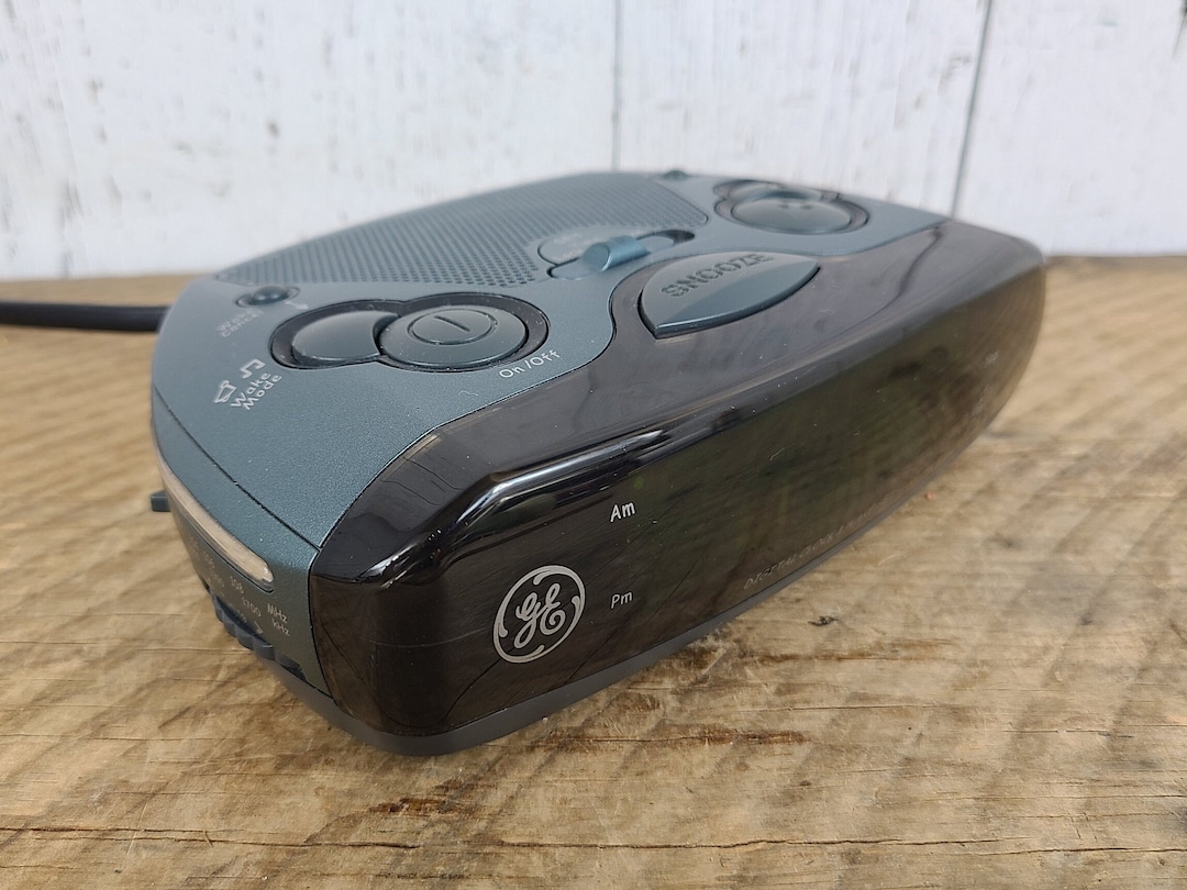 Vintage GE General Electric Alarm Clock Model 74837B Radio Retro 90s