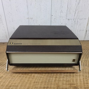 Vintage 60s Sanyo Tape Recorder MR-710 For Parts Prop 4 Track Stereo Reel to Reel Audio Japan Retro Portable Music System Mid Century Modern image 5