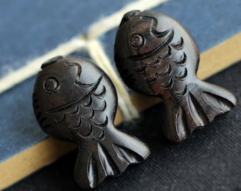 2.0x1.2x0.6 CM Schwarz Sandelholz Fisch Charms, Hand geschnitzte Fisch Anhänger, Mala Holz Perlen, Schmuck Perlen Versorgung, Buddha Charms, Spacer Perlen