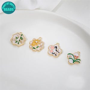 Ciondolo a forma di fiore placcato in oro 14K, ciondolo a goccia d&#39;olio, ciondolo a forma di fiore, ciondolo per orecchino, ciondolo per collana, ciondolo in oro, ciondolo di stagione