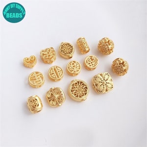 Cuentas de latón chapadas en oro mate real de 18 quilates, cuentas huecas, cuentas de flores, cuentas con letras chinas, cuentas espaciadoras de oro