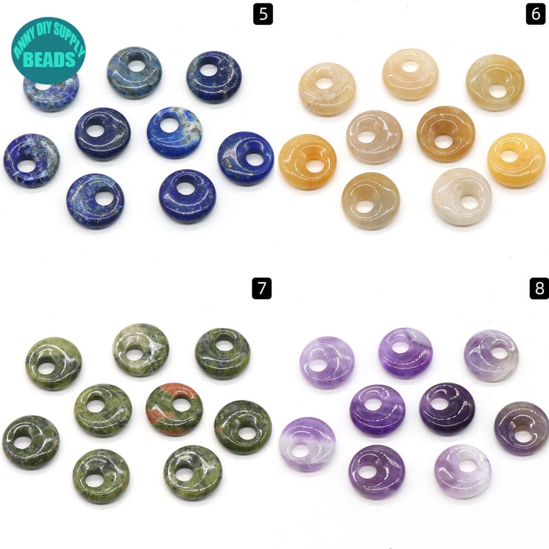 Puede incluir: Surtido de 10 cuentas de piedra preciosa en forma de donut en varios colores, incluyendo azul, amarillo, verde y morado. Las cuentas tienen un di&aacute;metro aproximado de 2,5 cm y tienen un agujero en el centro para enhebrar.