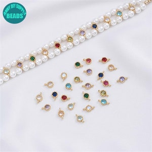 Puede incluir: Surtido de abalorios conectores de tono dorado con piedras de cristal de colores. Cada abalorio tiene un bucle a cada lado para sujetarlo a joyas.