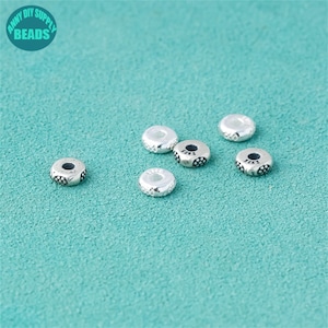 S925ソリッドスターリングシルバービーズ：4mmの小さなフラットラウンドビーズ（花柄）、DIYビーズスペーサー