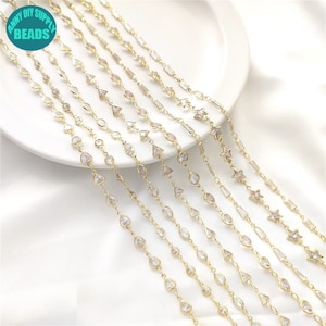 Pode incluir: Conjunto de correntes douradas com detalhes de cristal transparente. As correntes apresentam diferentes formas, incluindo redonda, oval, quadrada, estrela e triangular.